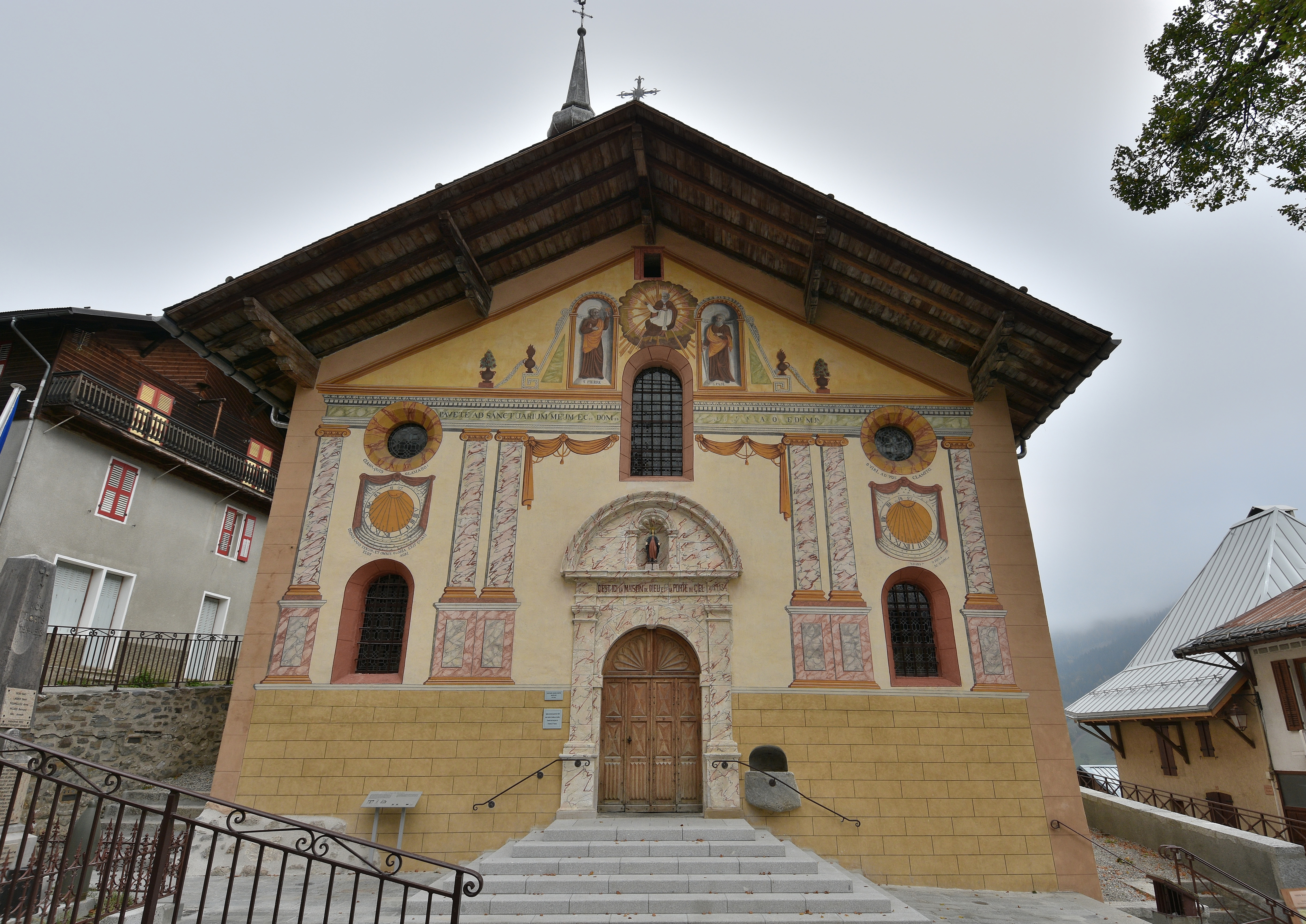 Hauteluce - Église Saint-Jacques d'Assyrie (73) Extérieurs